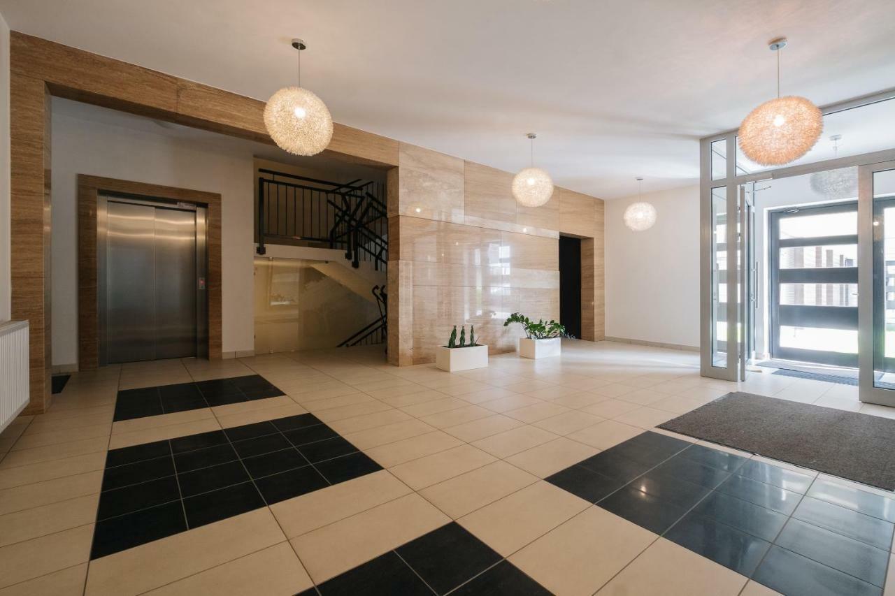 Modern Apartment Across The Ponds Warsaw Ngoại thất bức ảnh