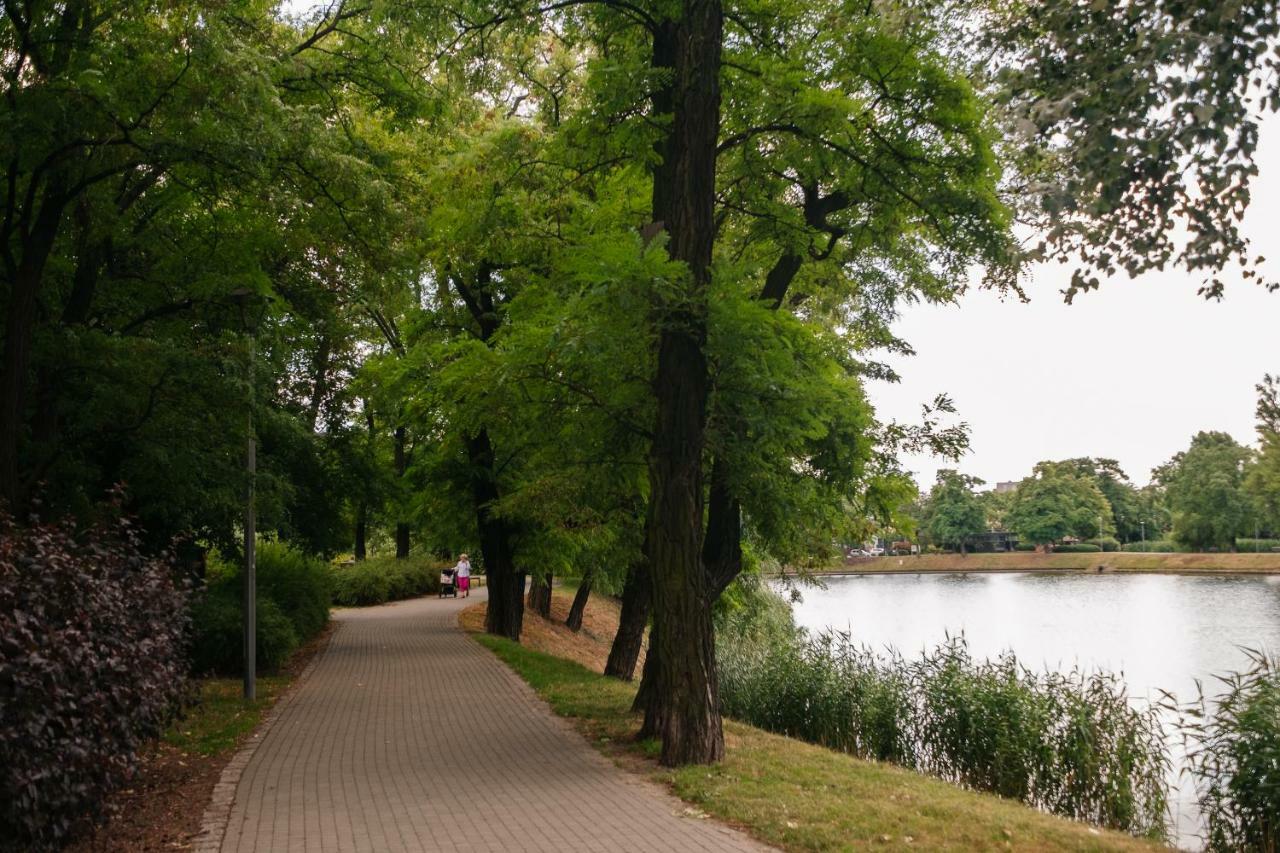 Modern Apartment Across The Ponds Warsaw Ngoại thất bức ảnh