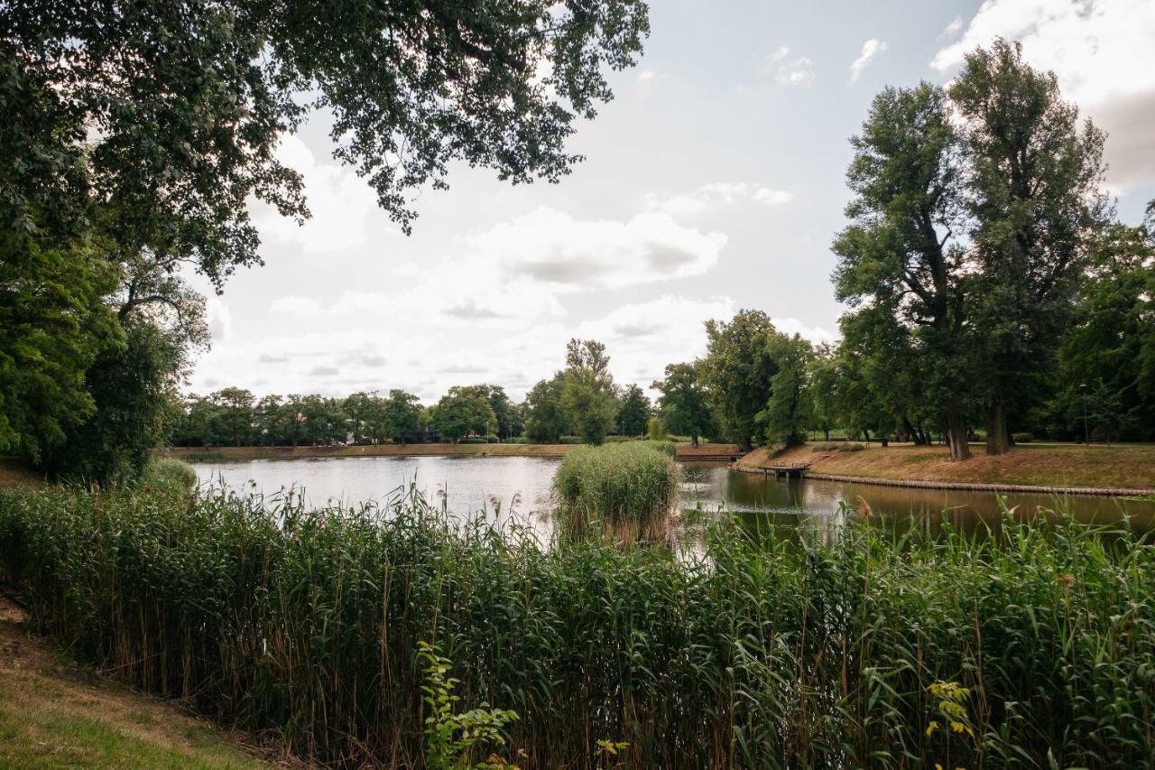 Modern Apartment Across The Ponds Warsaw Ngoại thất bức ảnh