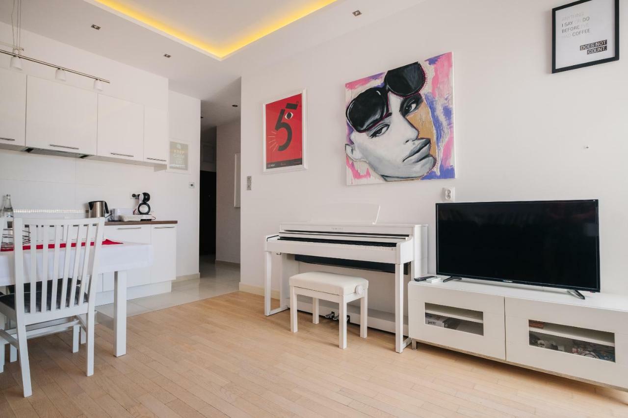 Modern Apartment Across The Ponds Warsaw Ngoại thất bức ảnh