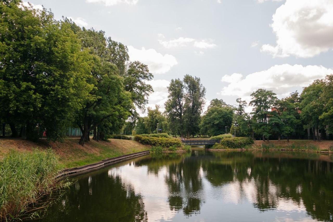 Modern Apartment Across The Ponds Warsaw Ngoại thất bức ảnh